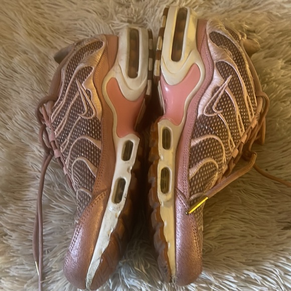 Nike Air Max Women’s 9 Pink Sneakers - Picture 3 of 10